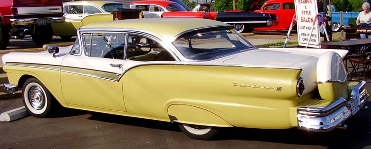 57 Ford 2dr Hardtop