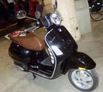 06 Vespa GT Scooter