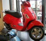 07 Vespa GTS250ie Scooter