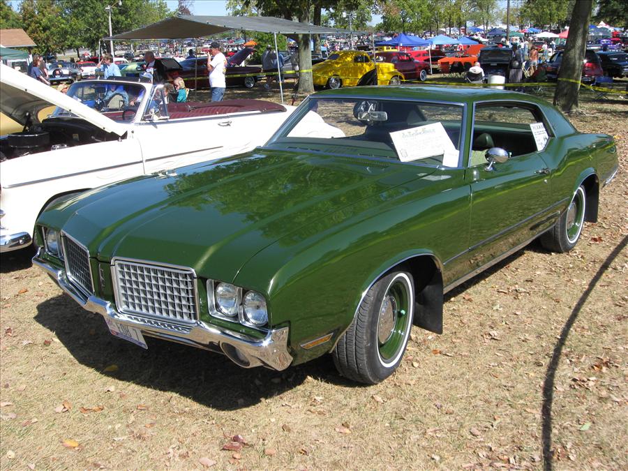 72 Oldsmobile Cutlass 2dr Hardtop

